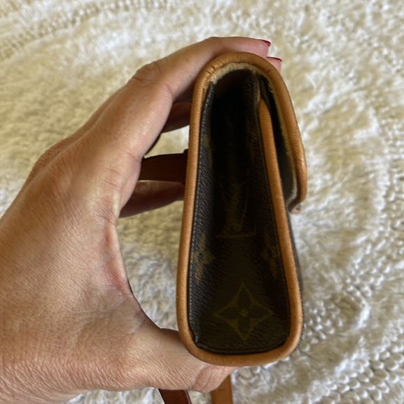 Louis Vuitton petit pouchet Florentine belt bag. Pre loved, authentic, w/COA. - Picture 6 of 15